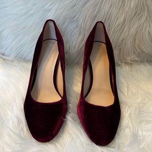 Kate Spade velvet spade shapepumps